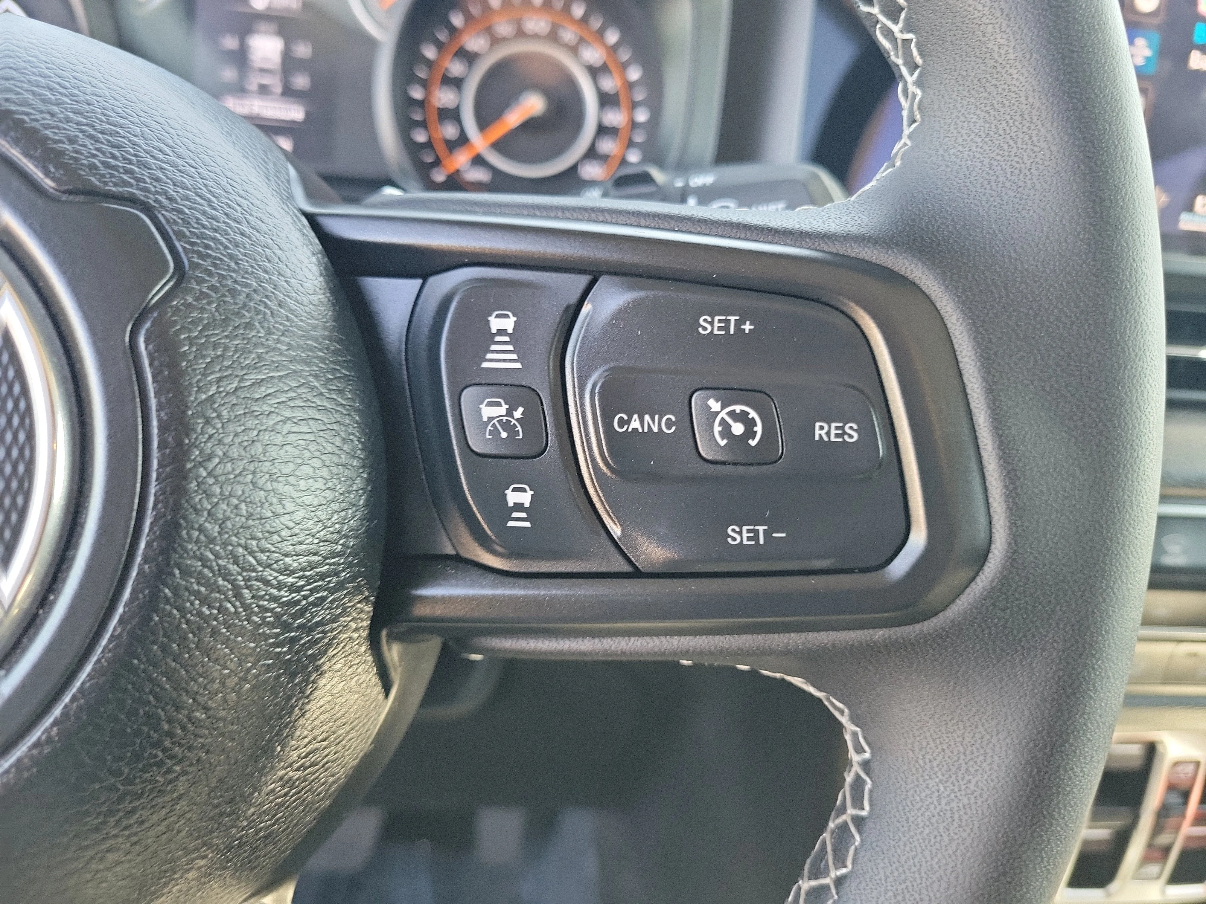 Used 2025 Green Jeep Sport S image 23