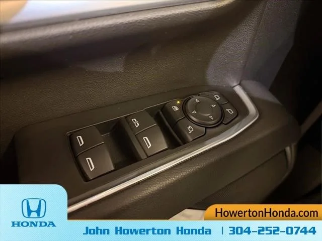 Used 2025 White Chevrolet LT image 18