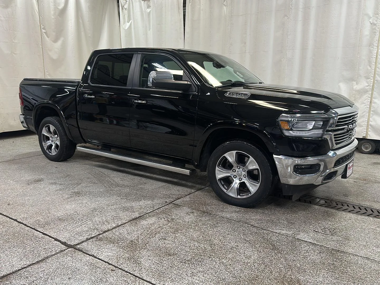 Used 2019 Diamond Black Crystal Pearlcoat Ram Laramie image 7
