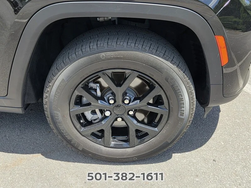 Used 2024 Diamond Black JEEP ALTITUDE 4X2 image 17