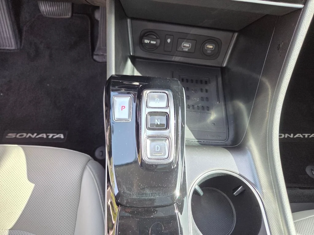 Used 2023 White Hyundai Limited image 27