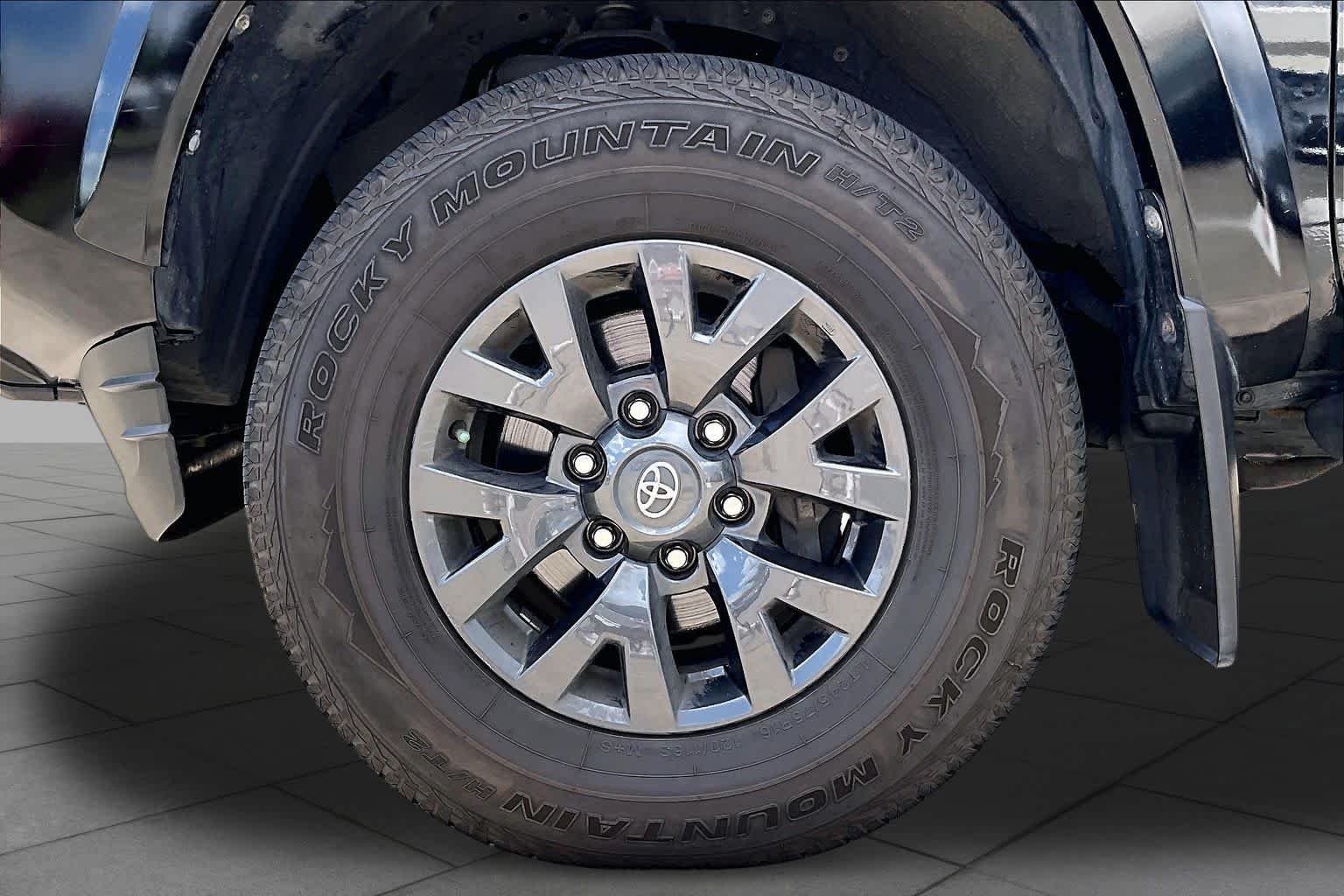 Used 2022 Midnight Black Metallic Toyota SR5 image 10