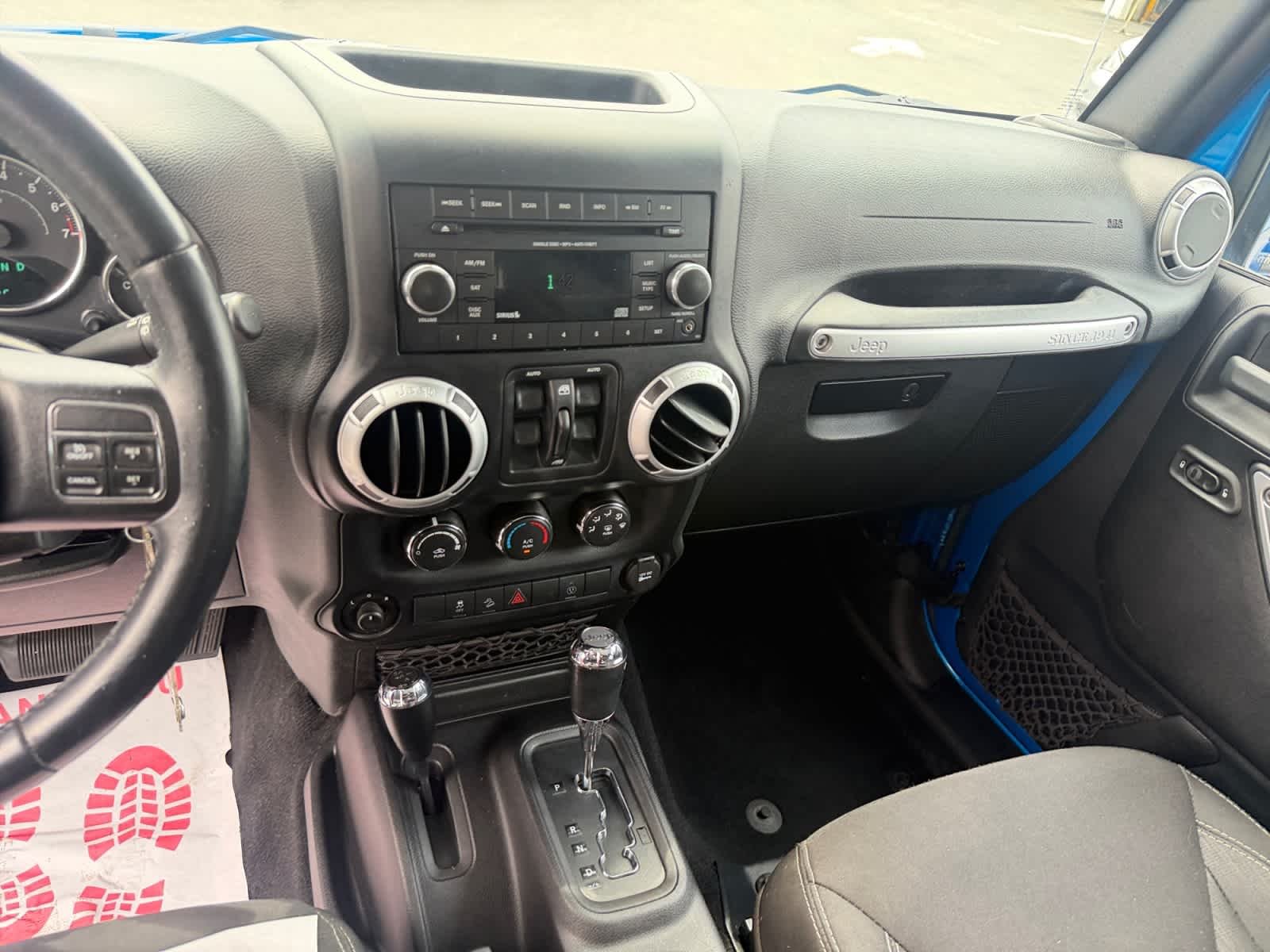 Used 2015 Hydro Blue Pearl Coat Jeep Sahara image 18