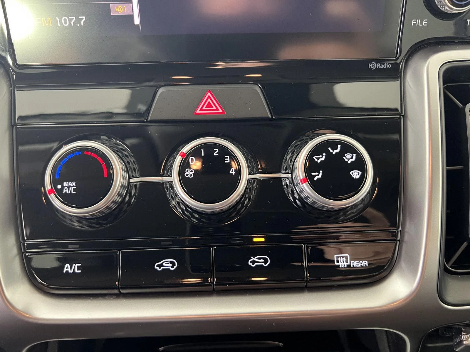 Used 2023 Glacial White Pearl Kia LX image 17