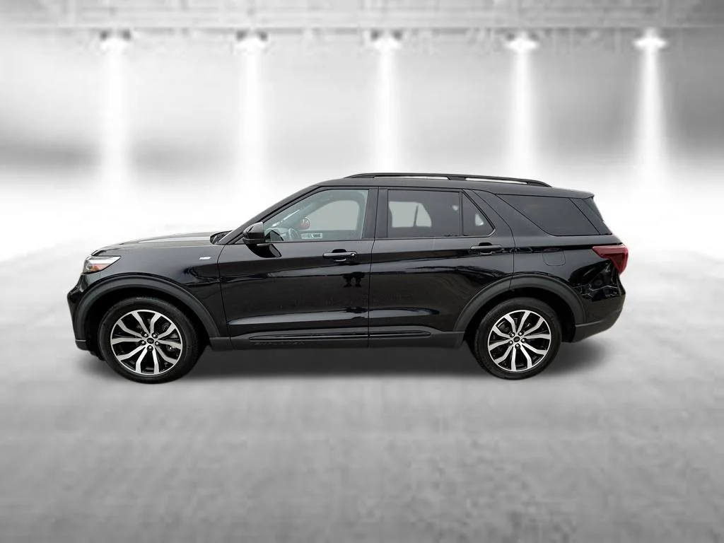 Used 2024 Black Metallic Ford ST-Line image 8