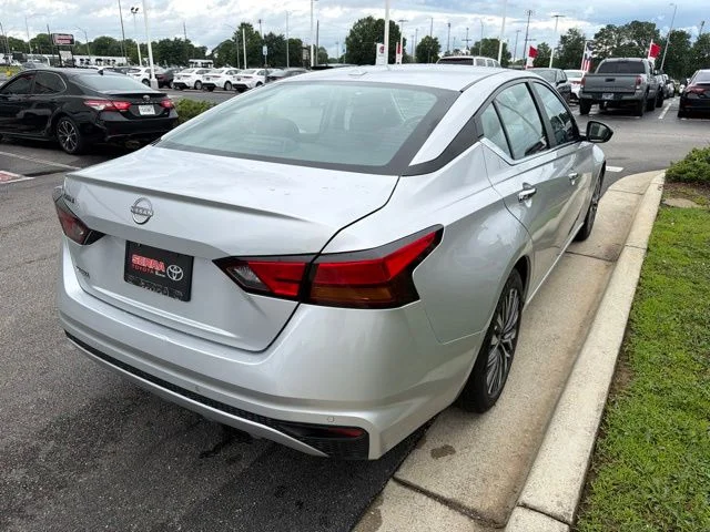 Used 2025 Silver Nissan 2.5 SV image 9