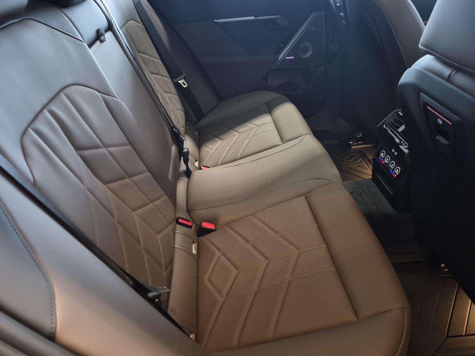New 2027 Special Order Color BMW 540i xDrive image 30