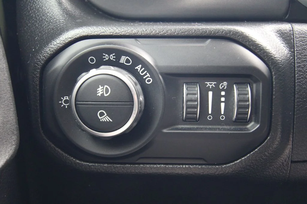 Used 2022 Green Jeep Sport image 24