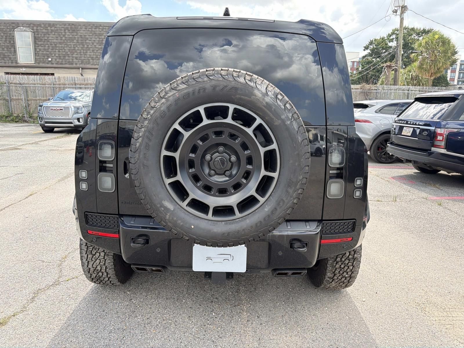 Used 2026 Black Land Rover OCTA Black image 7