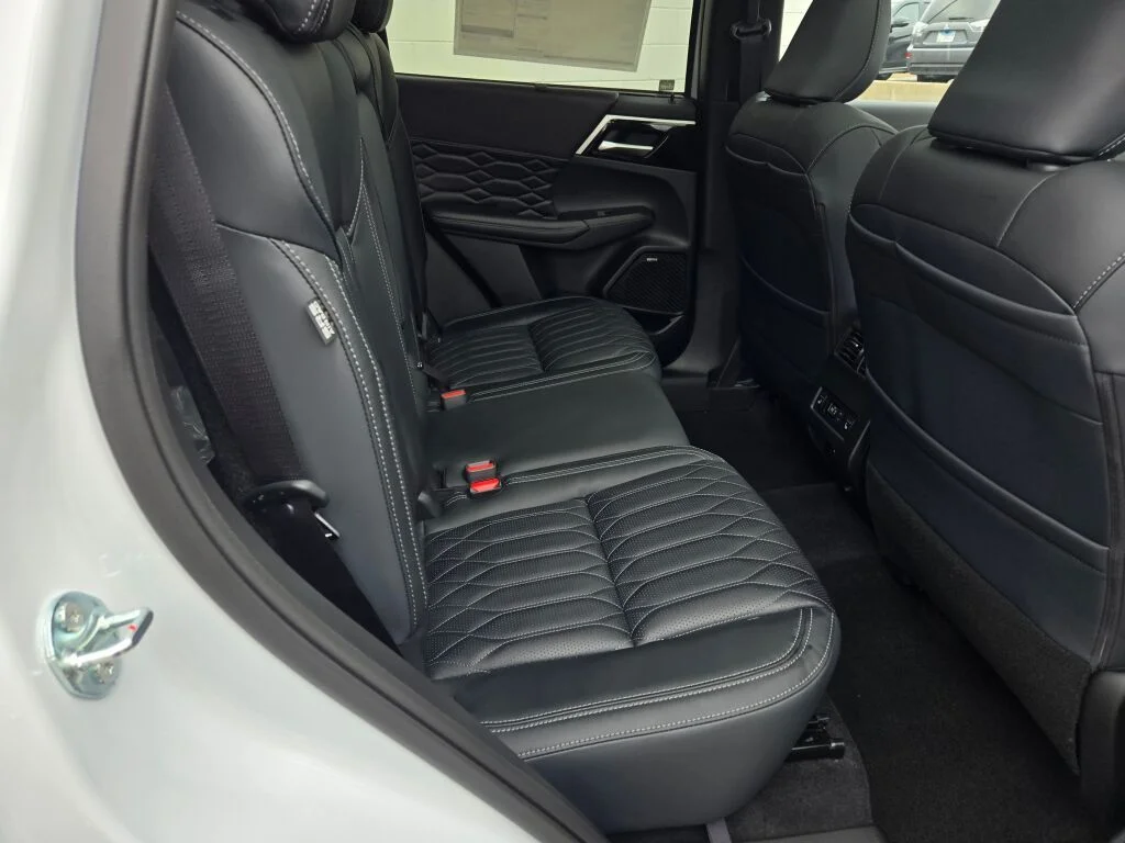 2026 Mitsubishi Outlander SEL - Photo 8