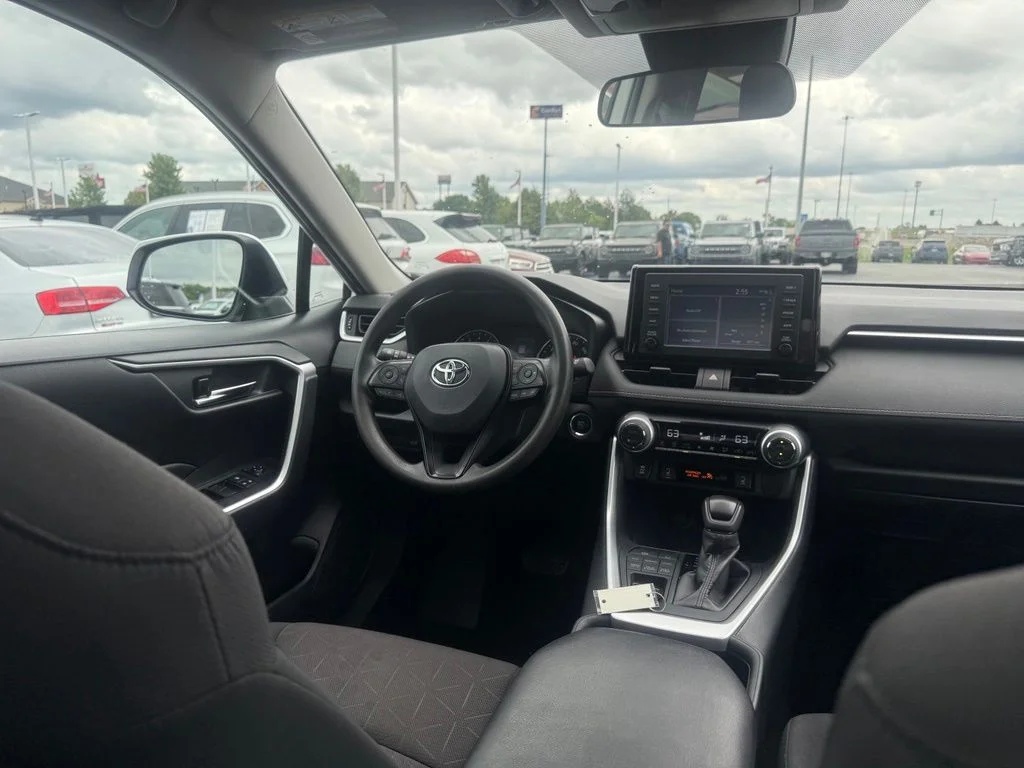 Used 2019 White Toyota XLE image 46