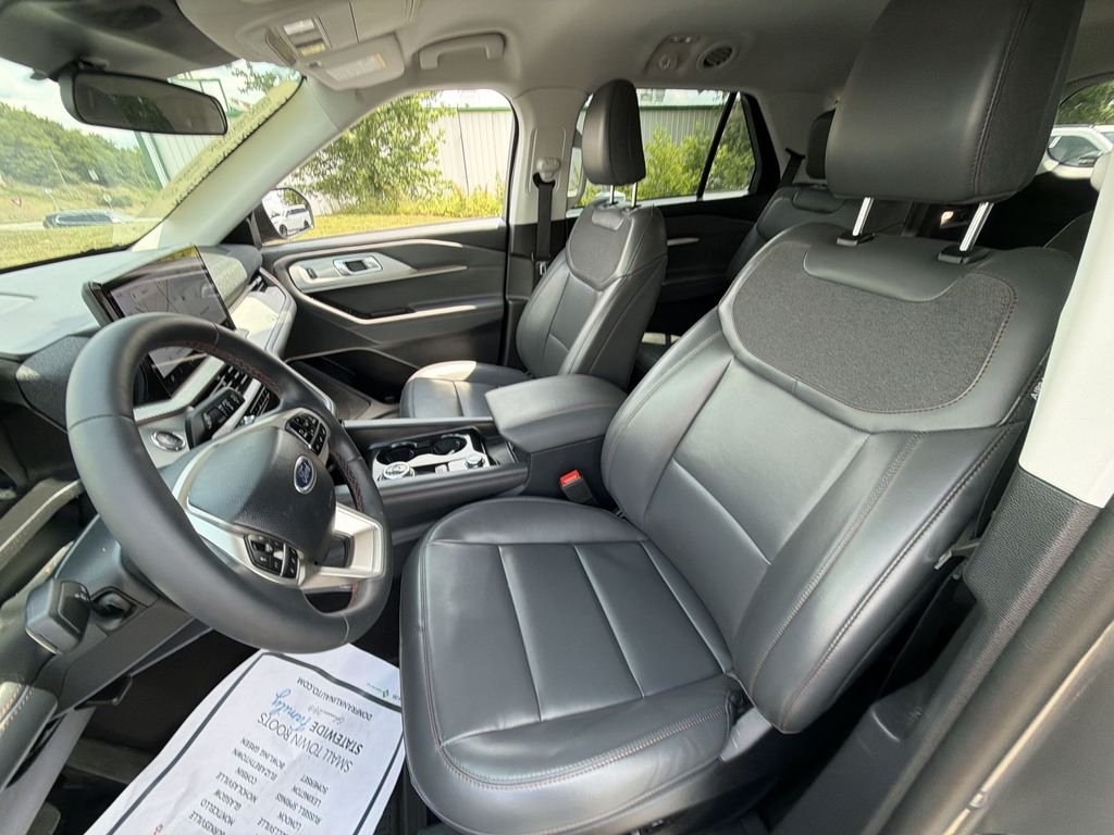 Used 2025 Gray Ford Active image 19