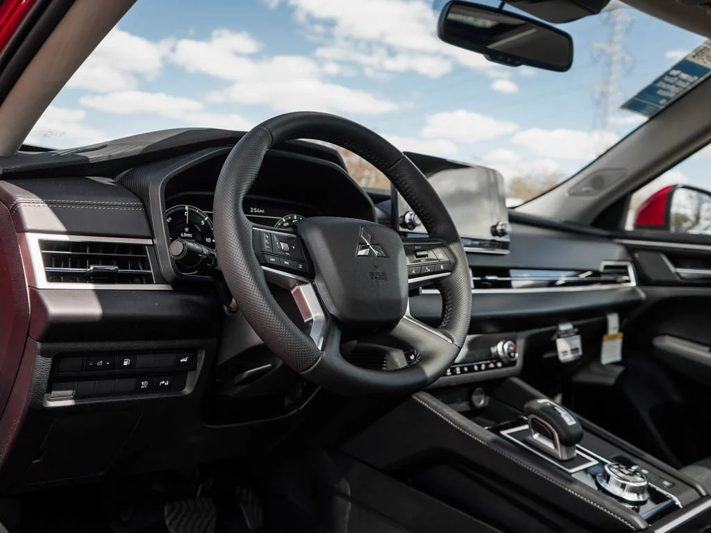 2025 Mitsubishi Outlander Plug-in Hybrid SE - Photo 19