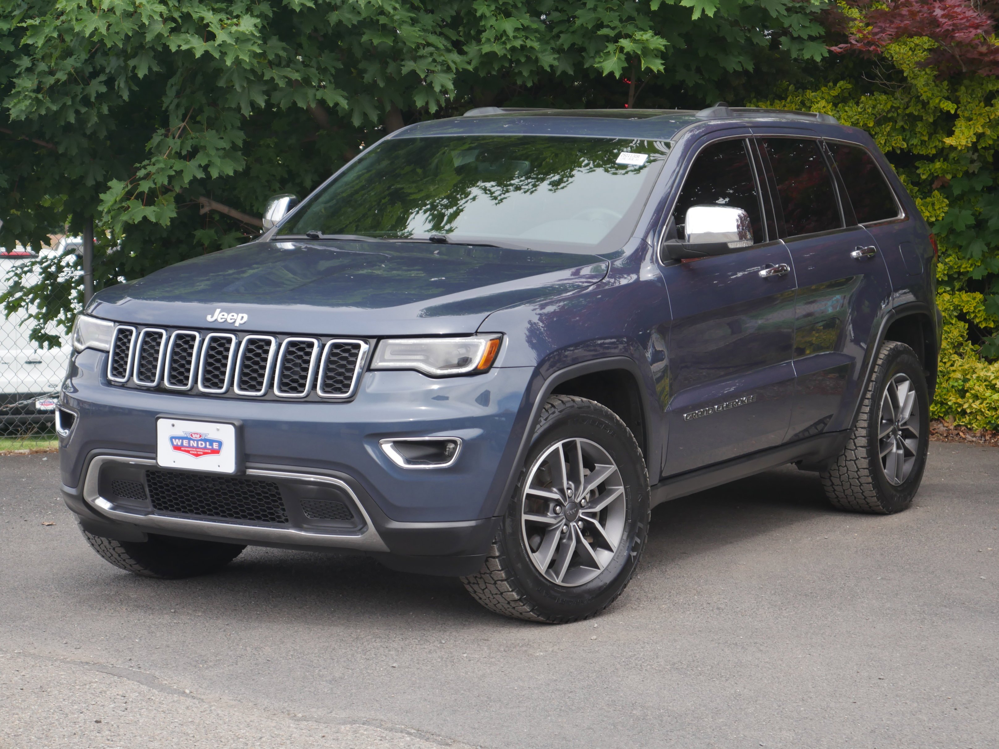 Used 2020 Slate Blue Pearlcoat Jeep Limited image 2