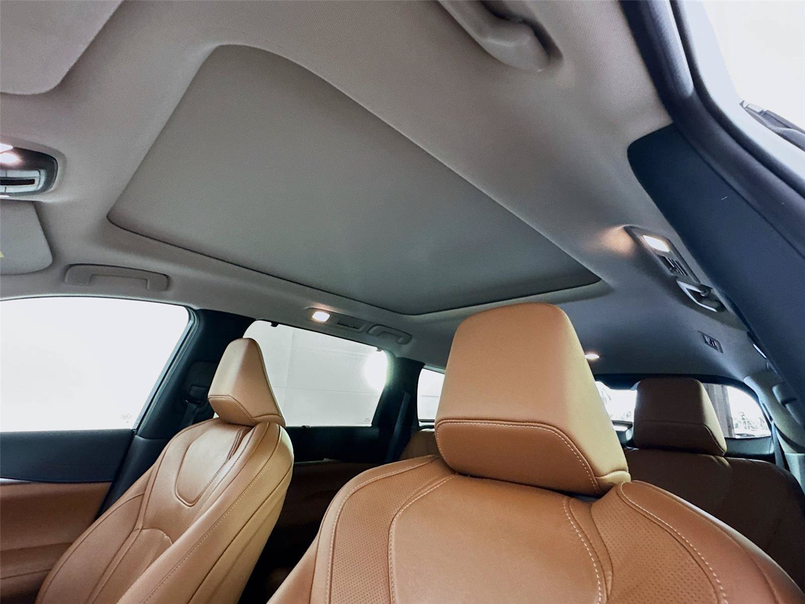 Used 2024 Majestic White INFINITI Sensory image 14