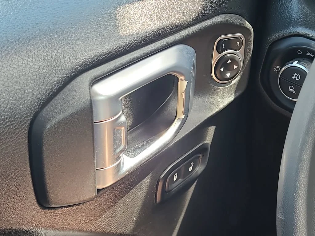 Used 2023 Granite Crystal M Jeep Sport S image 18