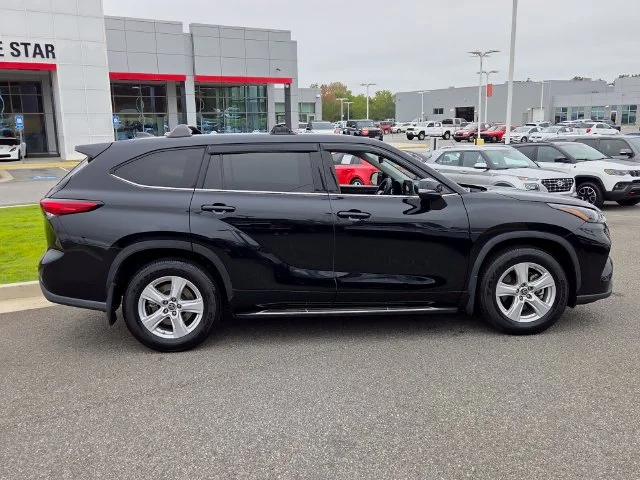 Used 2022 Black Toyota LE image 14