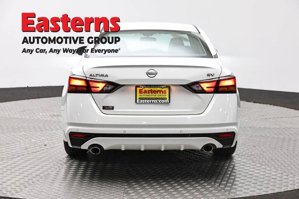 Used 2024 White Nissan 2.5 SV image 8