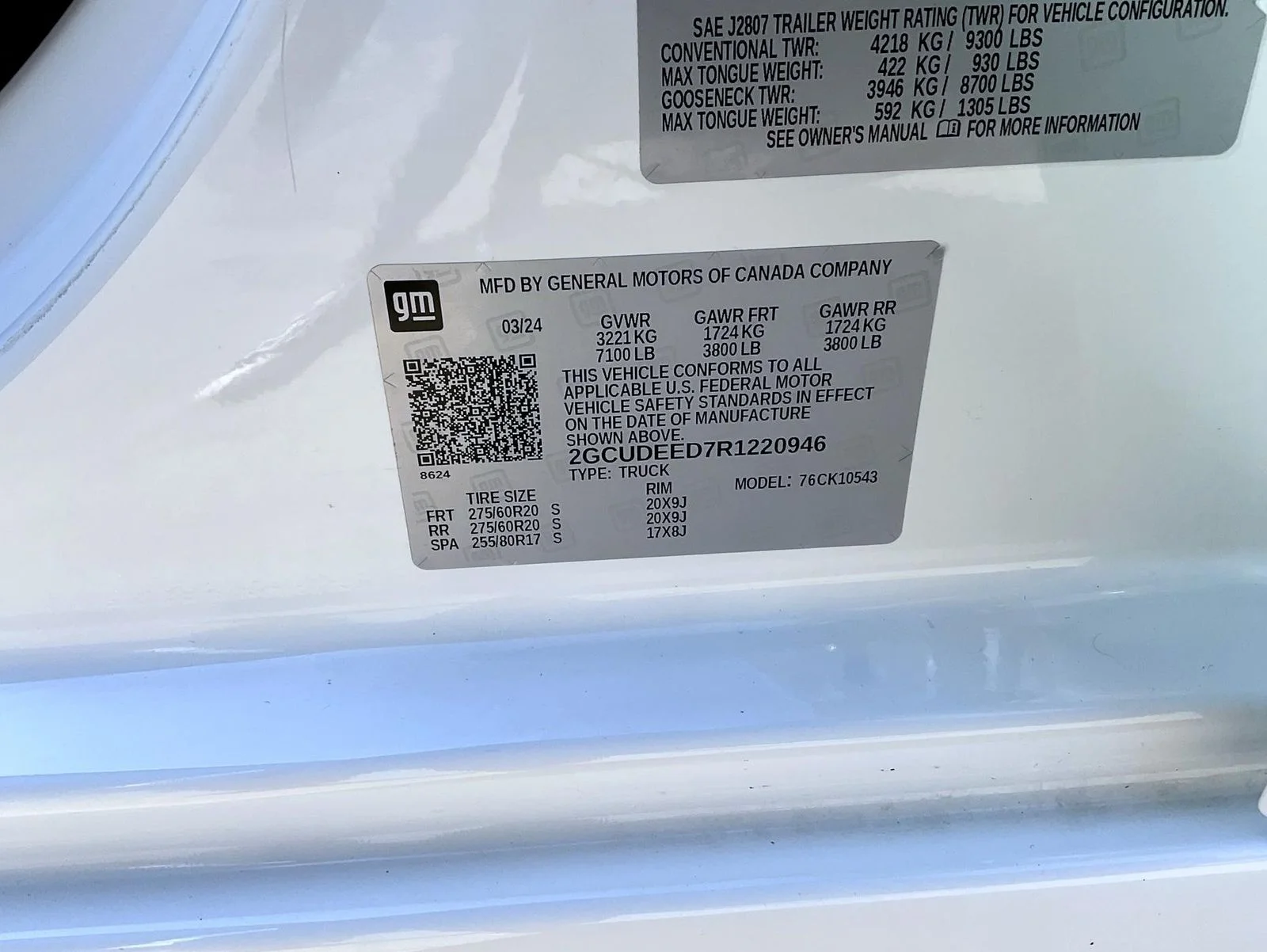 Used 2024 White Chevrolet RST image 25