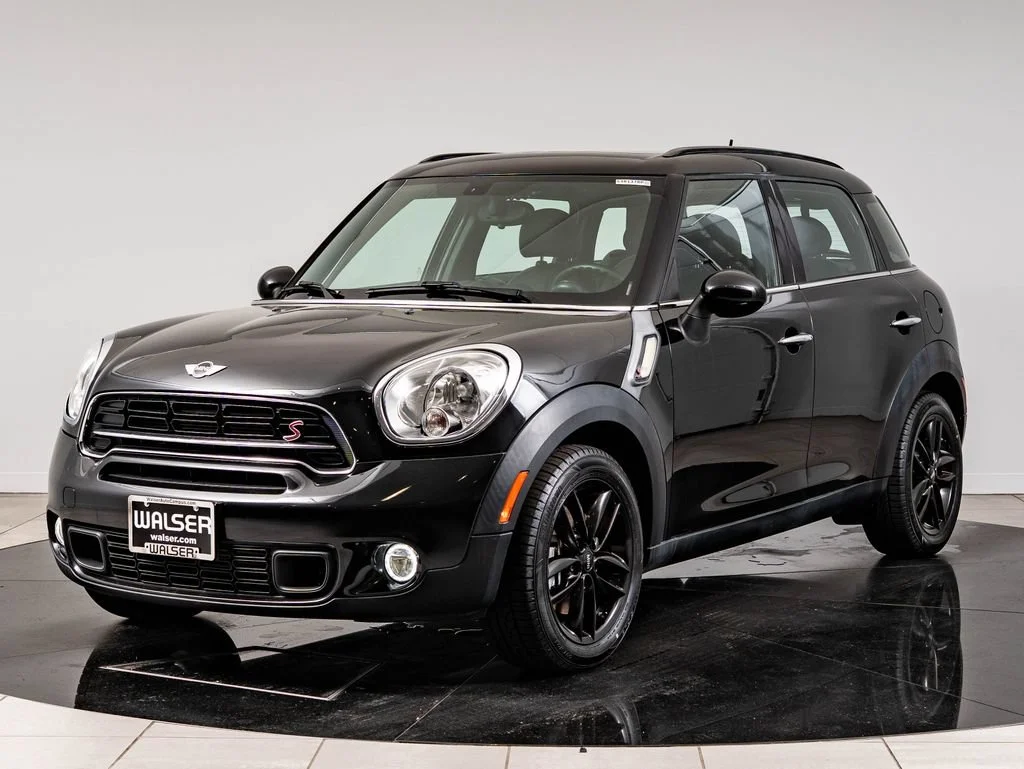 Used 2016 Absolute Black Metallic MINI  image 1