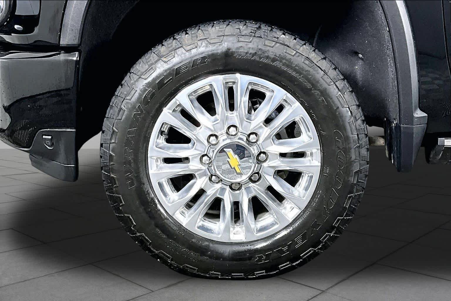 Used 2023 Black Chevrolet High Country image 10