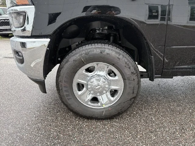 New 2027 Diamond Black Crystal Pearl-Coat Exterior Paint RAM Tradesman image 32