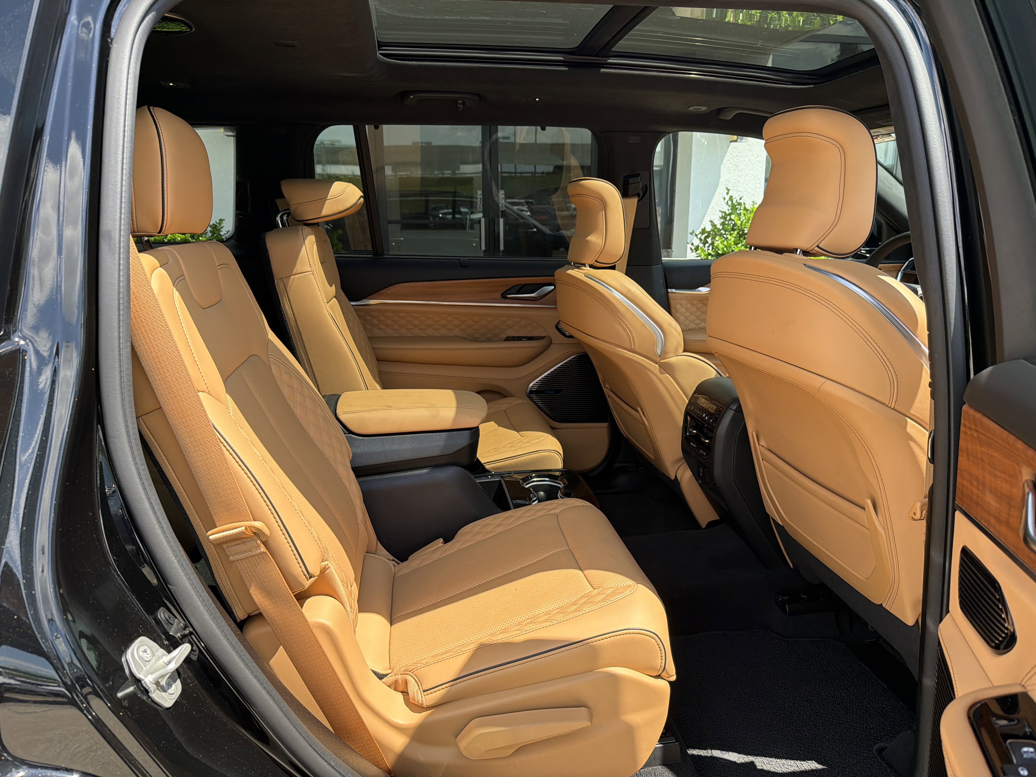 Used 2024 Diamond Black Crystal Pearlcoat Jeep Summit Reserve image 33