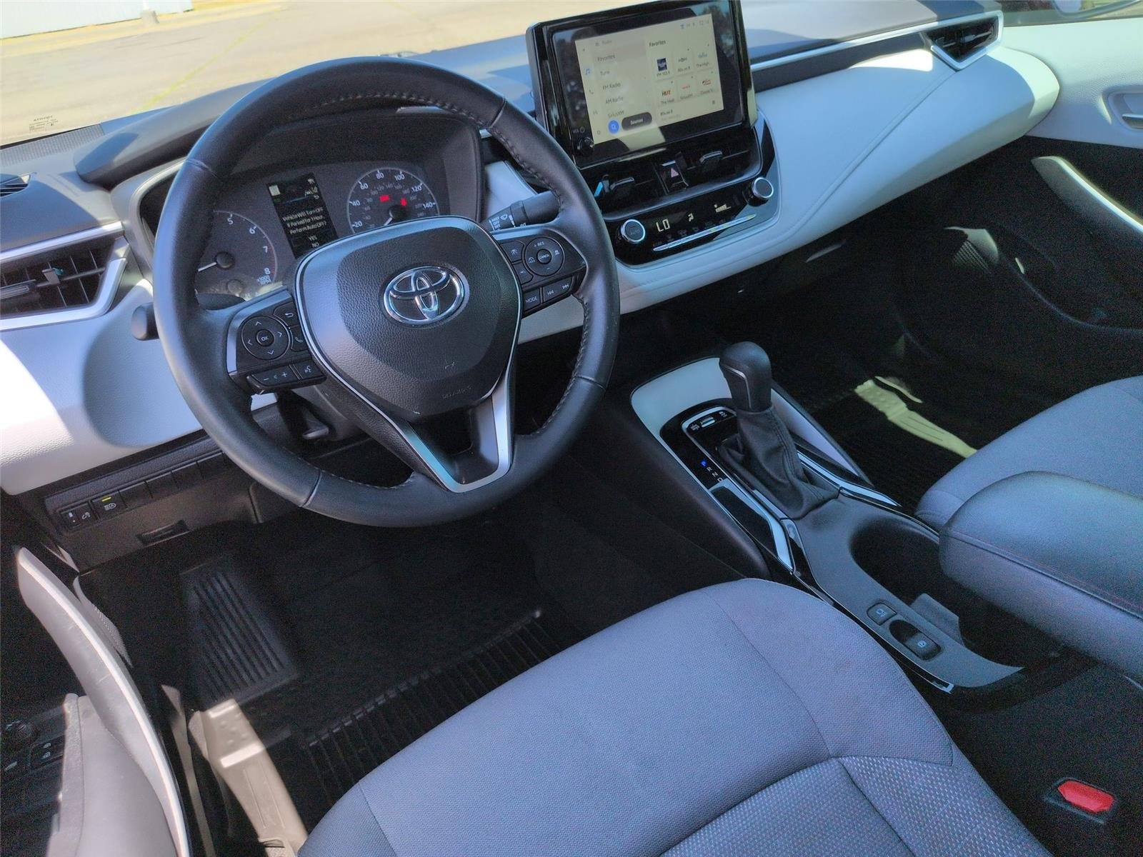 Used 2025 Ruby Flare Pearl Toyota SE image 33