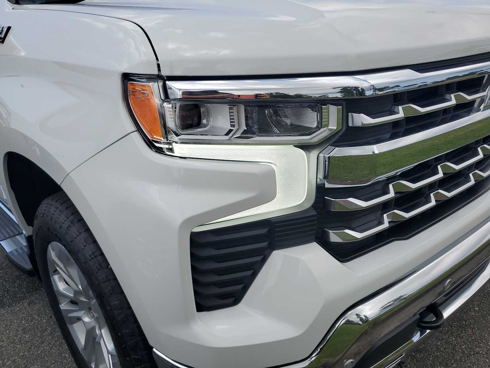 New 2026 Summit White Chevrolet LTZ image 18