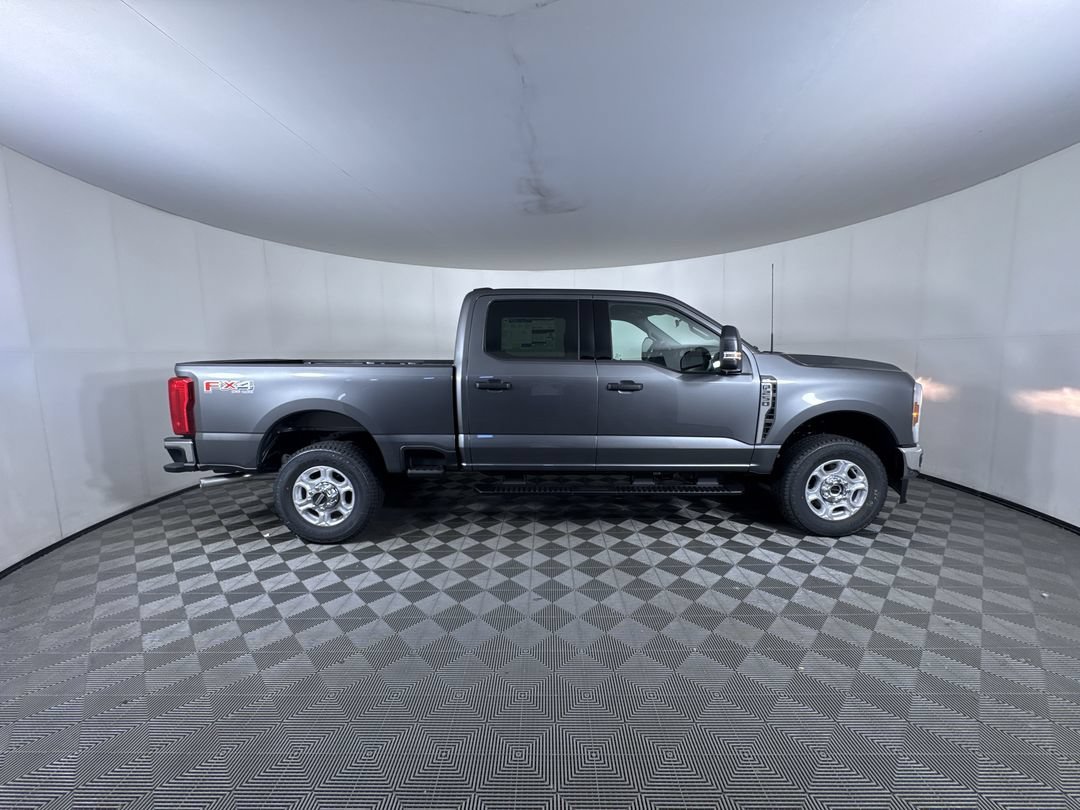 New 2026 Carbonized Gray Metallic Ford XLT image 9