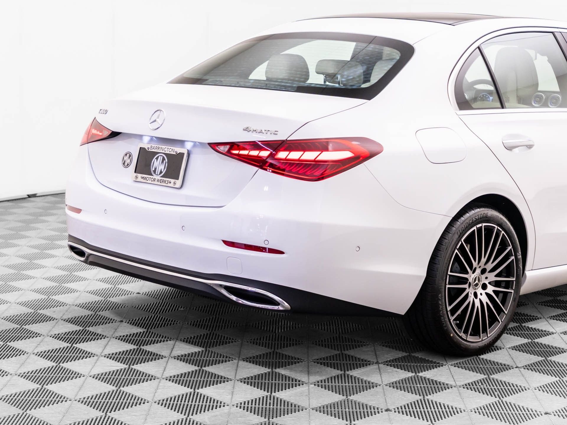 New 2026 MANUFAKTUR Moonlight White Metallic Mercedes-Benz C 300 image 42