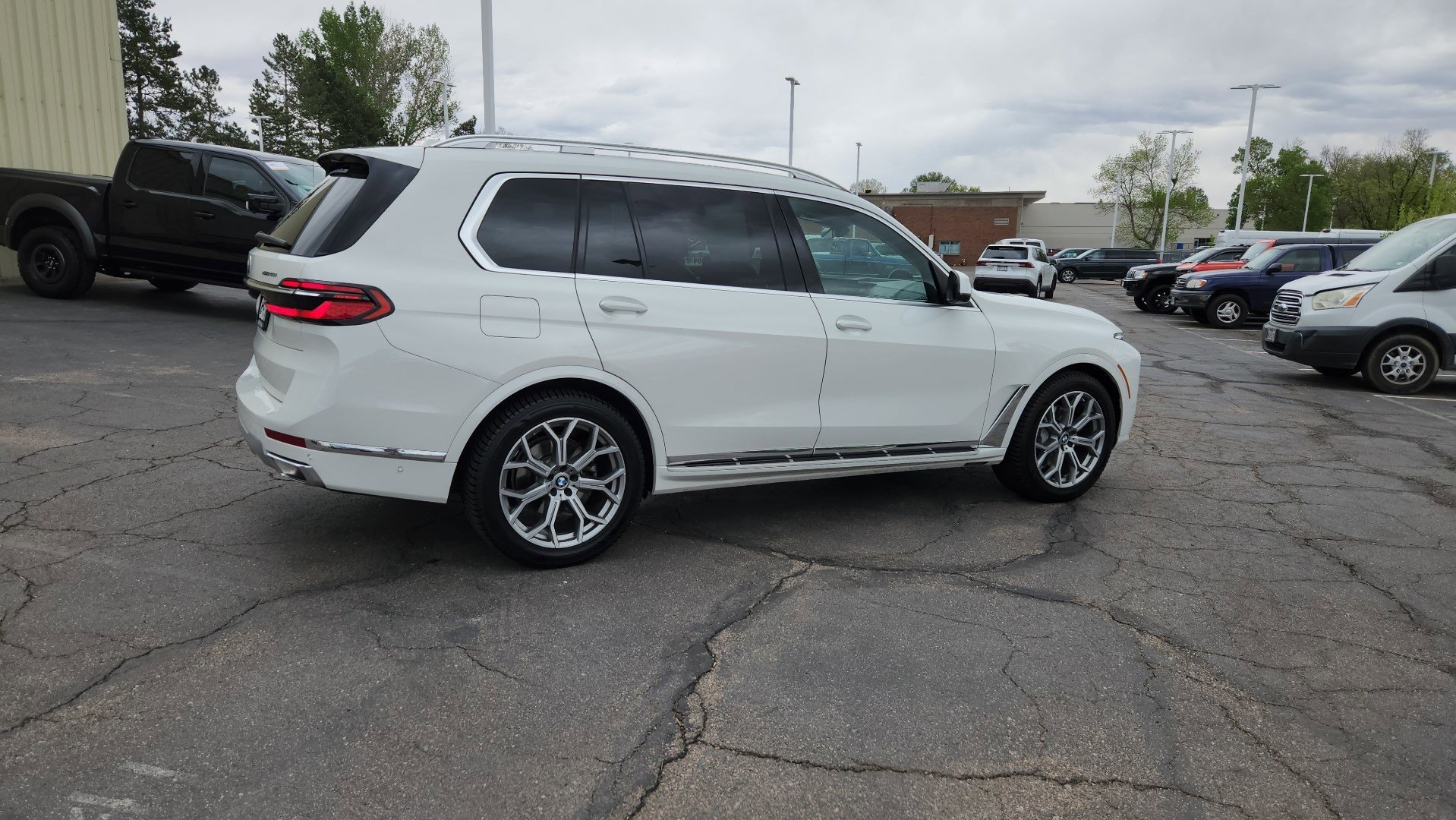Used 2025 Alpine White BMW xDrive40i image 17