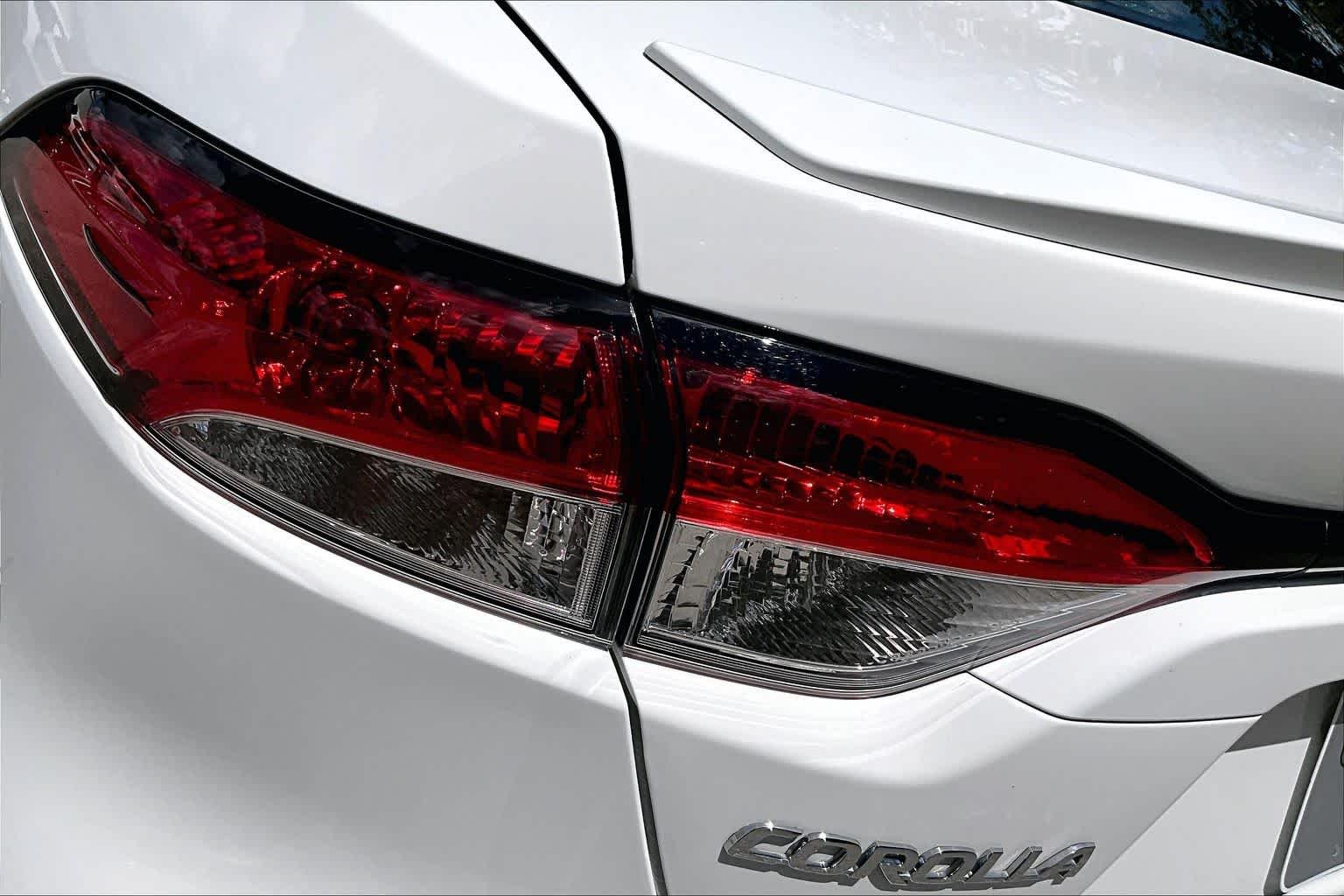 Used 2024 Ice Cap Toyota SE image 29