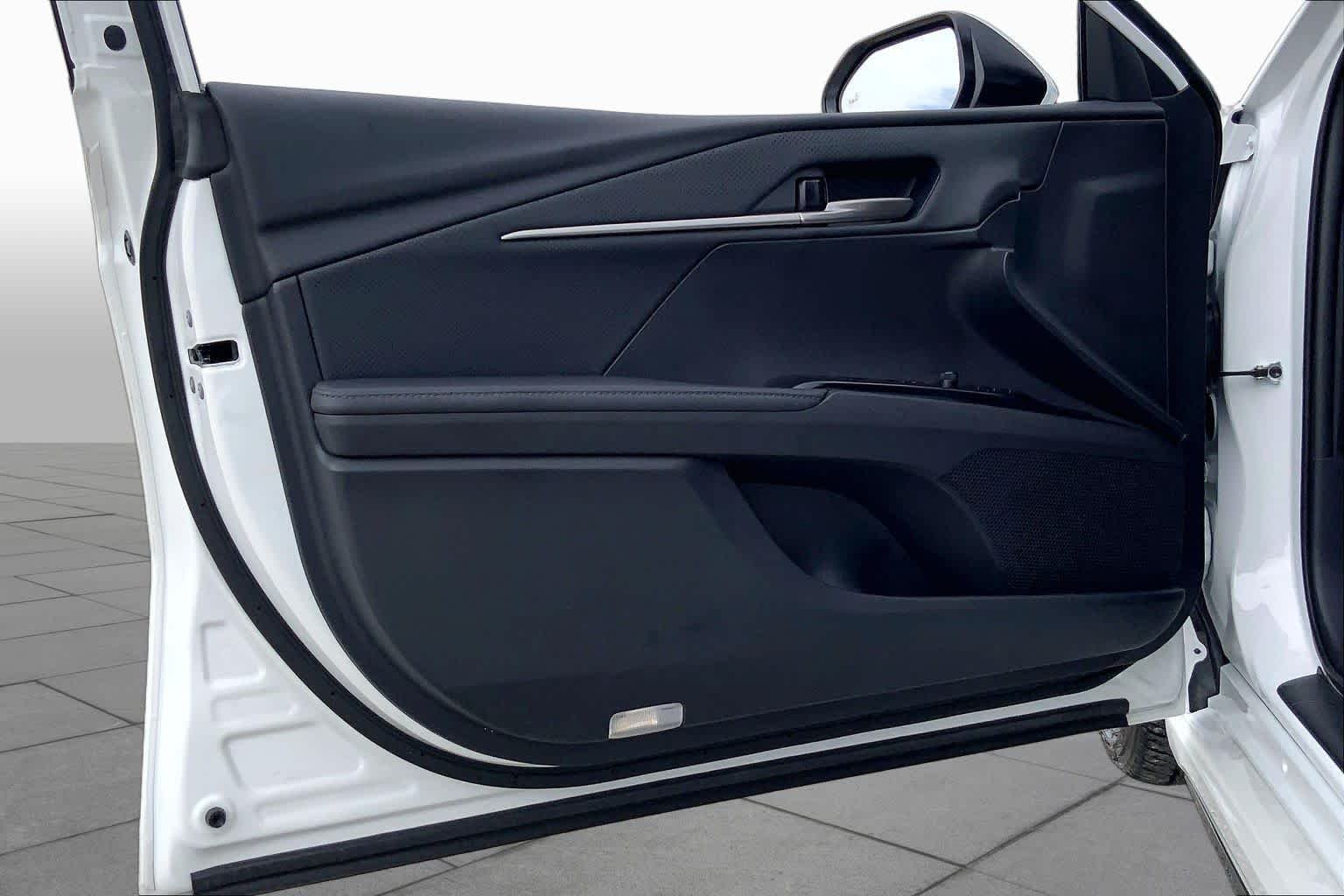 Used 2026 Wind Chill Pearl Toyota XSE image 21