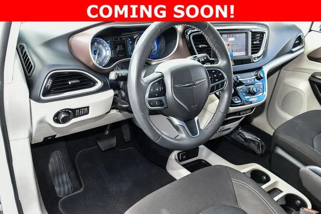 Used 2022 White Chrysler LX image 15