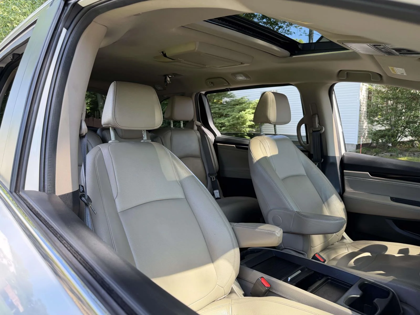 Used 2023 White Honda Touring image 11