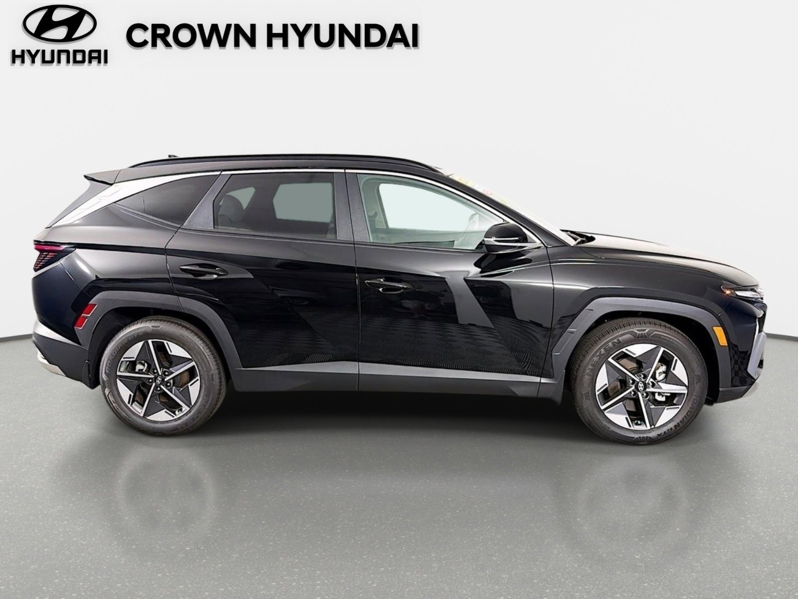 Used 2025 Phantom Black Hyundai SEL Convenience image 4