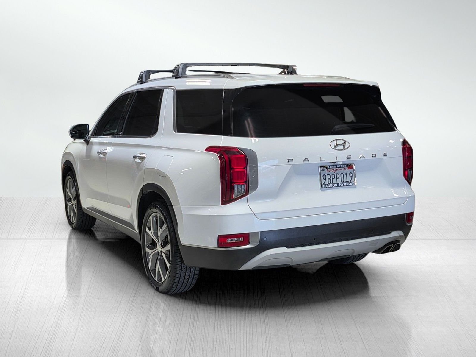 Used 2022 Hyper White Hyundai SEL image 5
