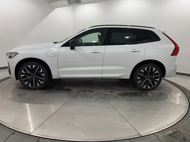 New 2026 Crystal White Volvo Ultra image 2