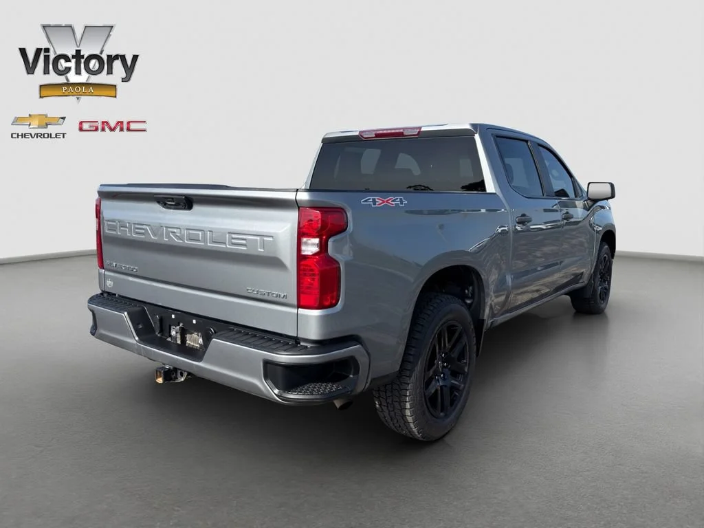 Used 2023 STERLING GRAY METALLIC Chevrolet Custom image 6