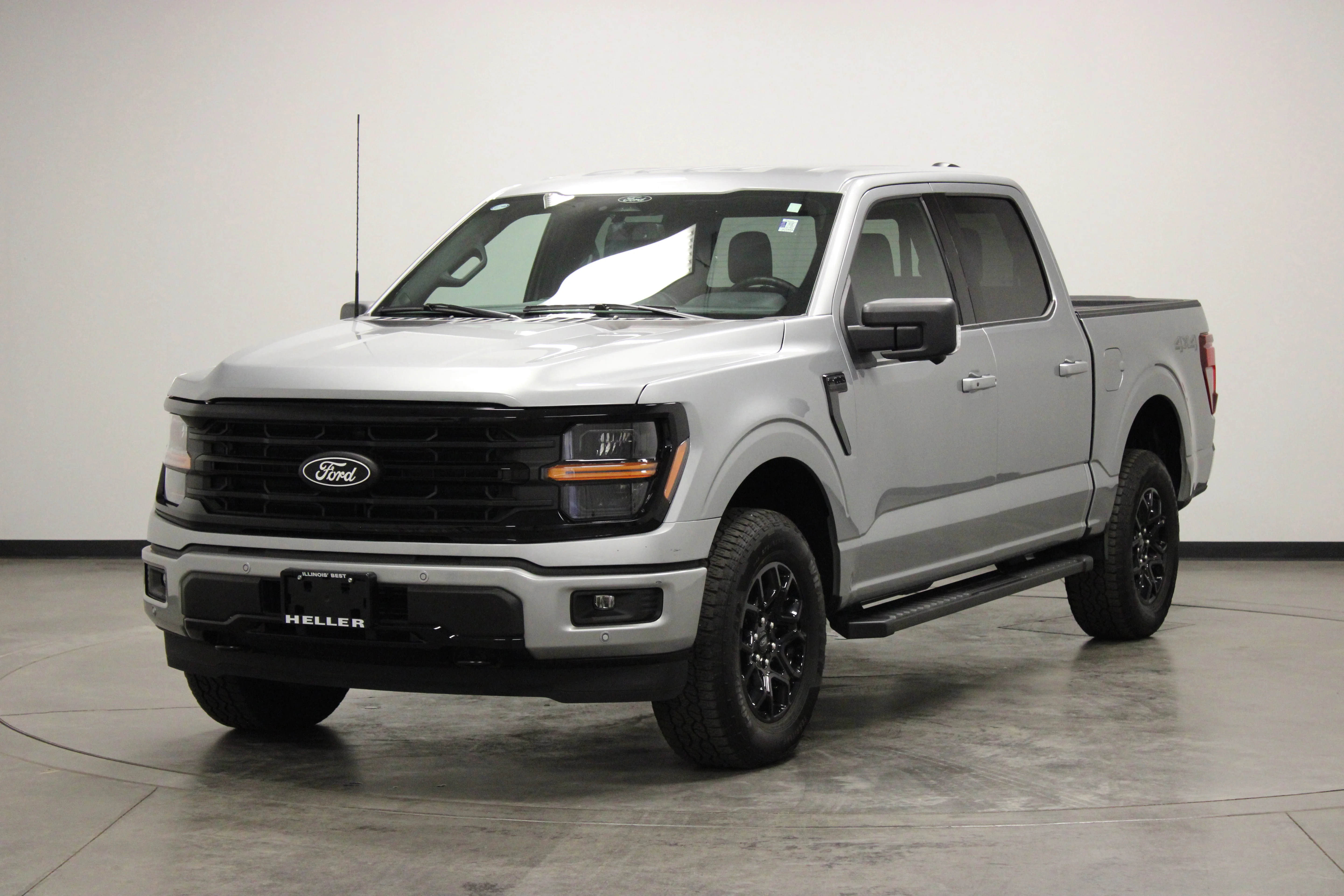 Used 2025 Silver Metallic Ford XLT image 4