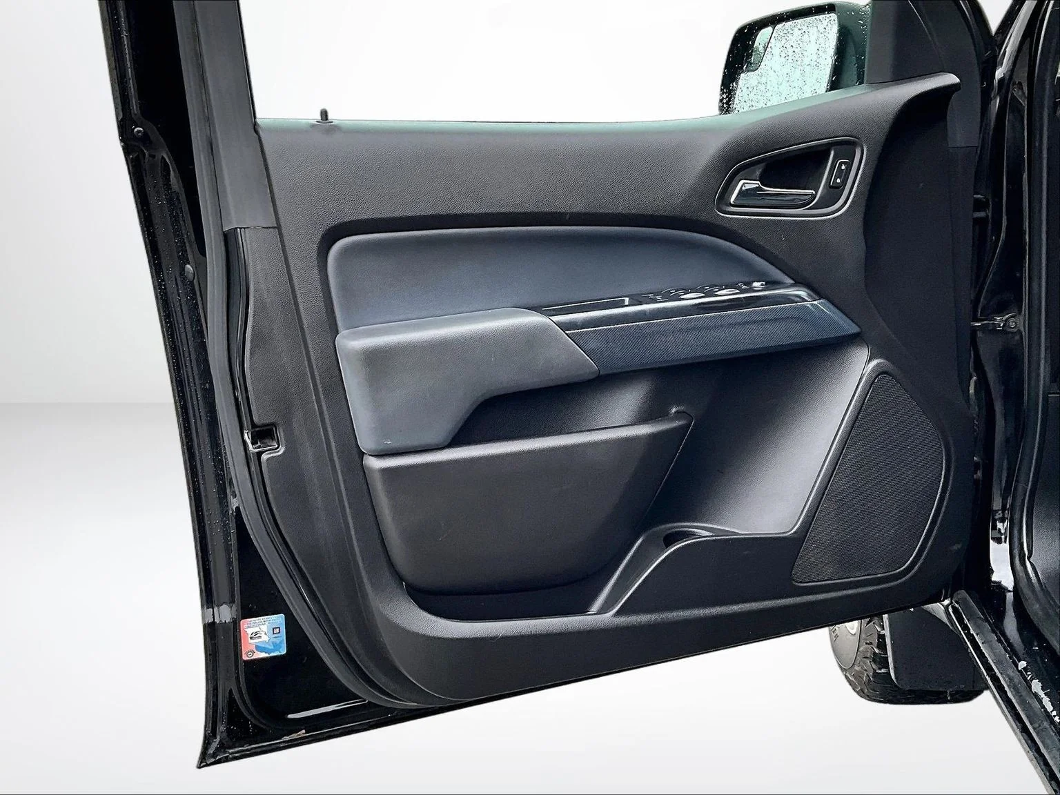 Used 2016 Black Chevrolet Z71 image 25