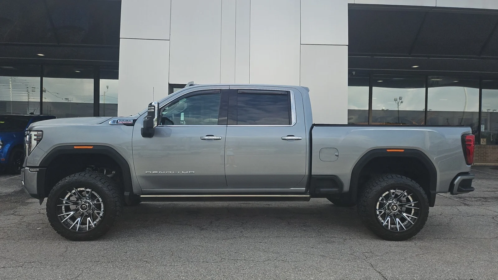 Used 2024 Silver GMC  image 2