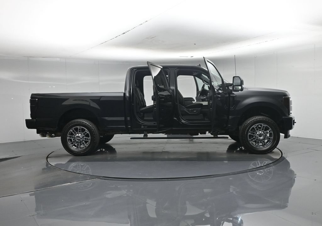 Used 2019 Black Ford Platinum image 40