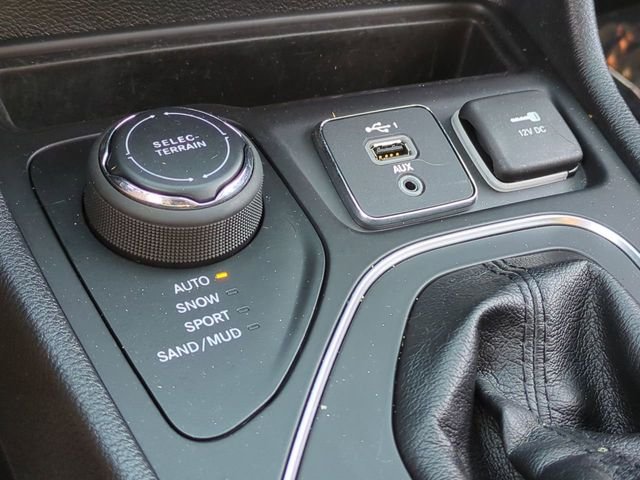 Used 2020 Black Jeep Latitude image 20