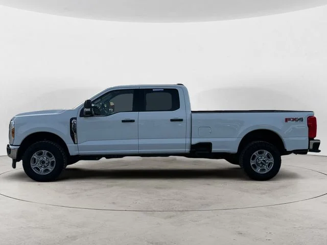 Certified Used 2025 Oxford White Ford XLT image 8