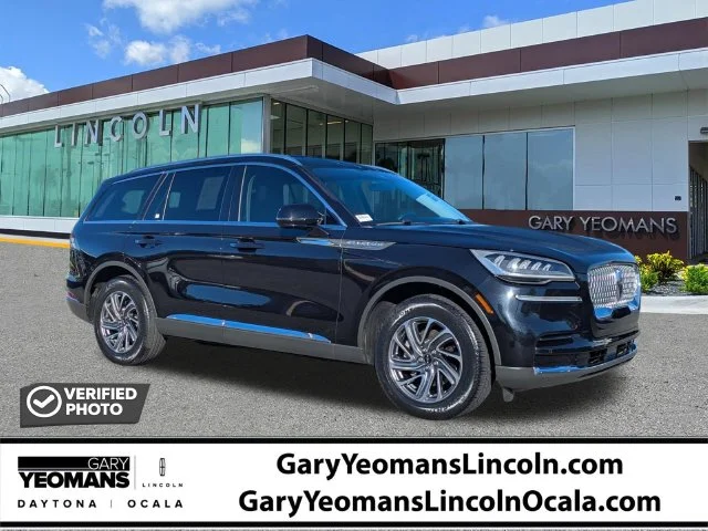 Used 2024 Black Metallic Lincoln Premiere image 1