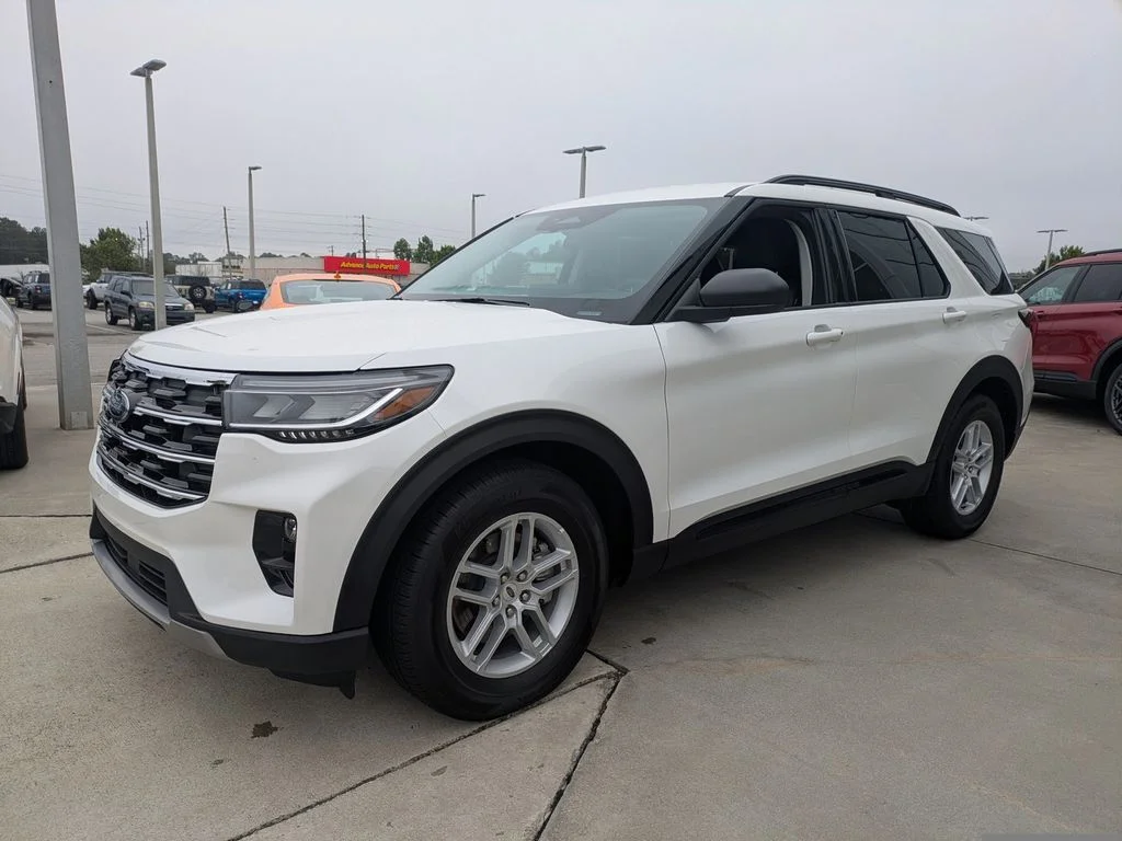 New 2026 Star White Metallic Tri-Coat Ford Active image 6