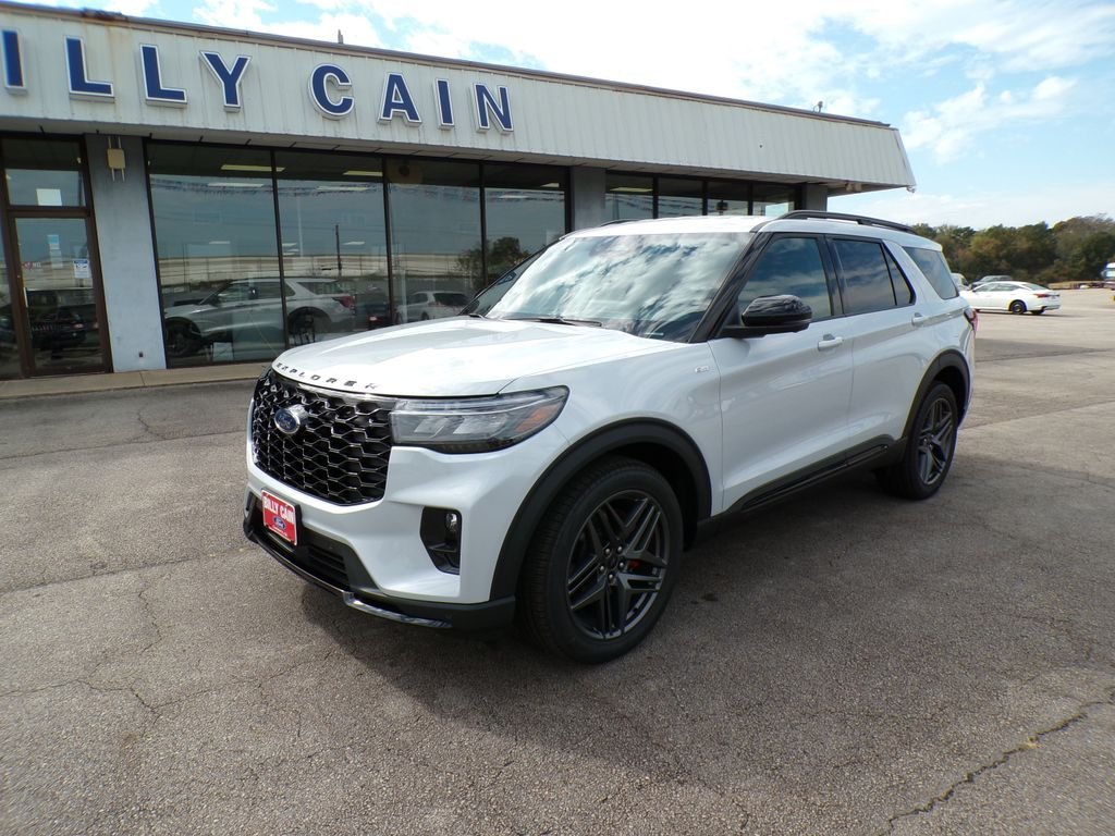 New 2026 Space White Metallic Ford ST-Line image 3