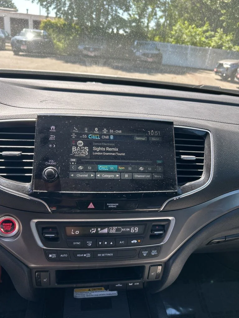 Used 2022 Silver Honda EX-L image 12